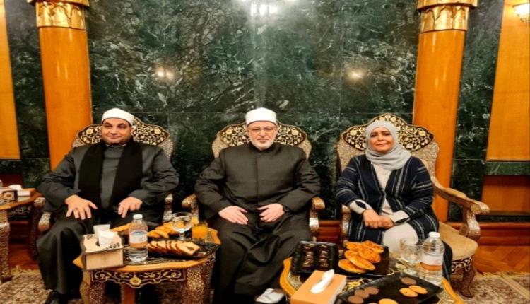 ناقشت مسؤولة يمنية مع قيادات دينية في مصر سبل تعزيز حقوق المرأة وترسيخ خطاب ديني وسطي، في مسعى لدعم مشاركة النساء ومواجهة الأفكار المتطرفة، بحسب ما نقلته وكالة الأنباء اليمنية الحكومية (سبأ). #اليمن 