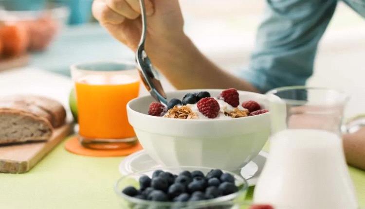 تعرف على أفضل توقيت لتناول الفطور 