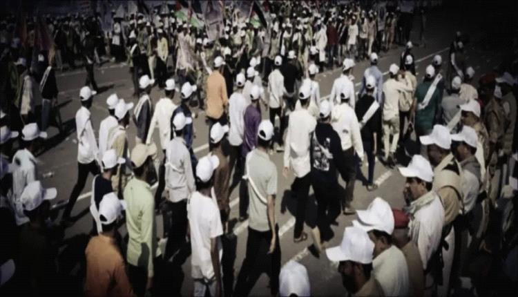 الحوثيون يجبرون آلاف الطلاب في الحديدة على استعراض عسكري مسلح