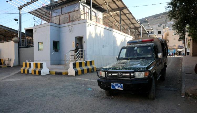 قوة حوثية تقتحم مقر الصندوق الاجتماعي للتنمية وتقيّد سفر موظفيه