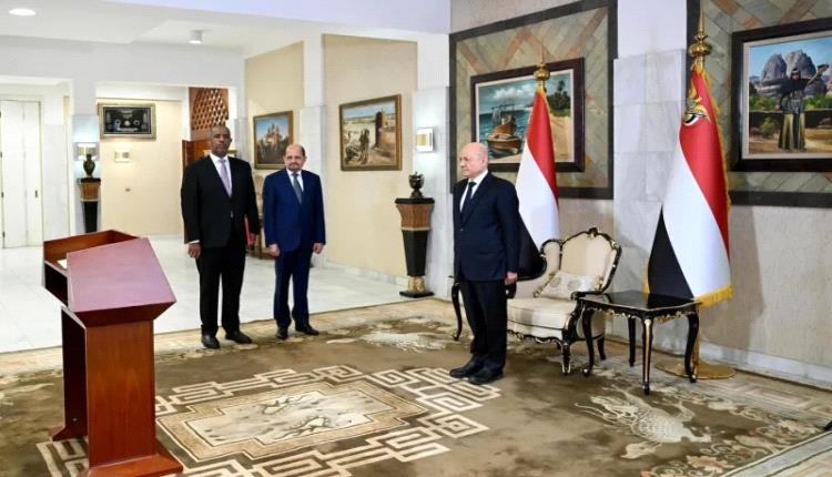 وزير يمني يرفض أداء اليمين الدستورية أمام العليمي 