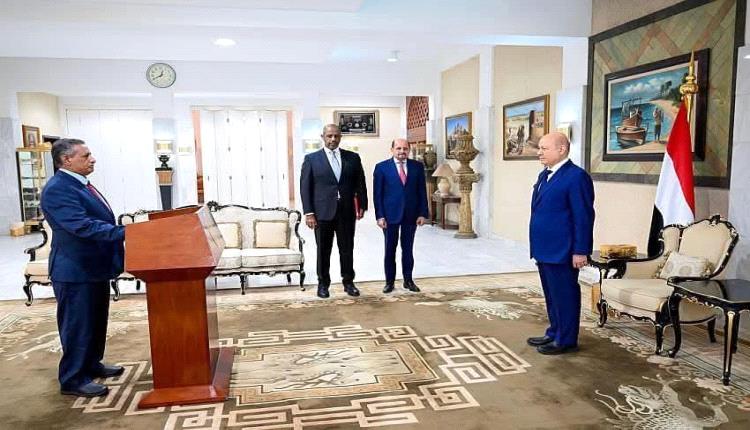 الوزير امين القدسي يتراجع عن موقفه السابق ويؤدي اليمين الدستورية في الرياض