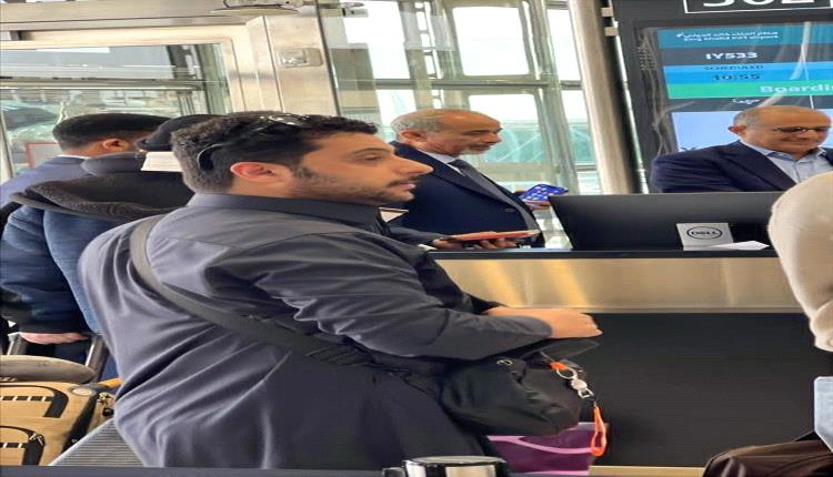 أول عضو مجلس قيادة رئاسي يعود إلى عدن مع عدد من الوزراء.. أسماء