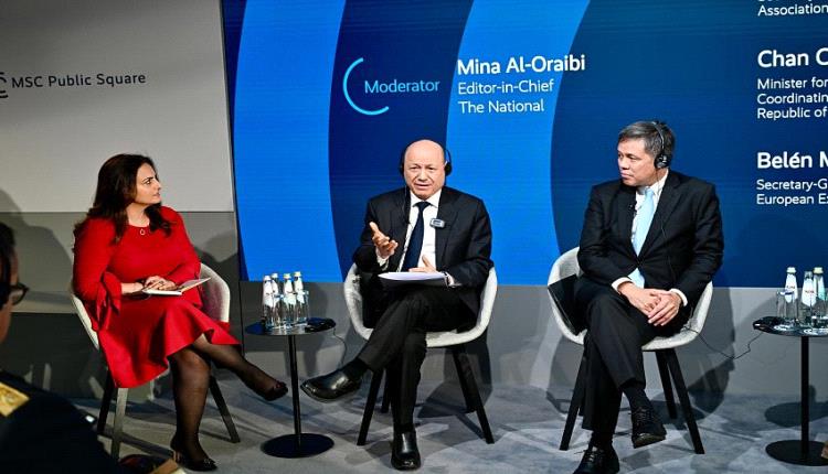 العليمي: أمن الملاحة الدولية يبدأ بتثبيت الأمن والاستقرار في اليمن