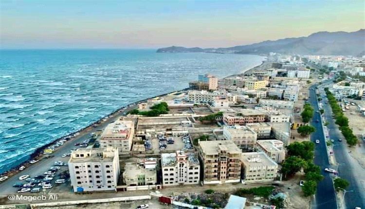 اليمن ترفض شحنات غذائية ومنتجات متنوعة بينها ألعاب مخيفة .. صورة