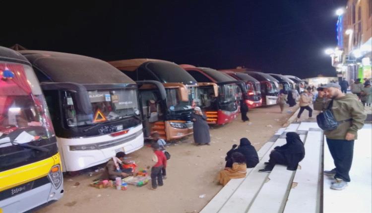 صدمة للمسافرين في منفذ الوديعة.. عالقون وسط تجاهل رسمي