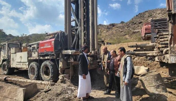 الحوثيون يعطّلون مشاريع خدمية في 5 محافظات يمنية