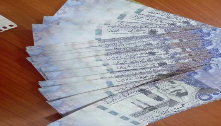 حضرموت: ضبط عصابة تزييف عملة بحوزتهم 27 ألف ريال سعودي مزور