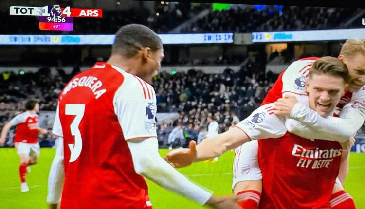 أرسنال يفوز على توتنهام برباعية