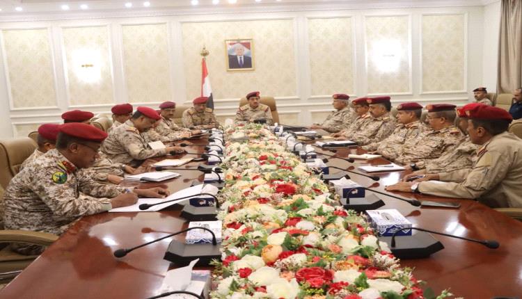 وزير الدفاع يباشر مهامه في عدن برغم الرفض الشعبي والمطالبات برحيله