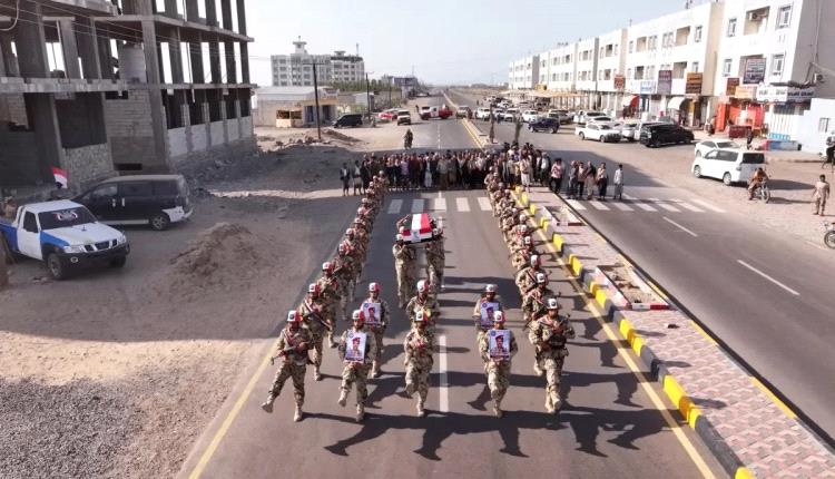 تشييع العقيد الموسمي في المخا وسط تأكيد على مواصلة معركة إنهاء الانقلاب