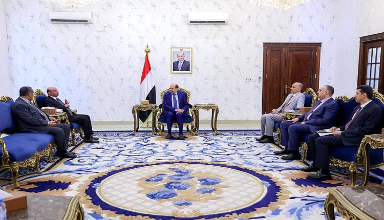 الزنداني يوجّه بصرف مرتبات موظفي الدولة المدنيين والعسكريين