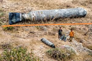 صاروخ حوثي يسقط على منطقة سكنية في محافظة ذمار 