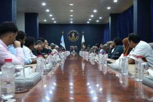 الانتقالي الجنوبي يقرر منع عقد أي جلسة للحكومة او الرئاسي في عدن 