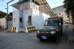 قوة حوثية تقتحم مقر الصندوق الاجتماعي للتنمية وتقيّد سفر موظفيه