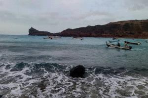 فرق انقاذ محلية تنجح في العثور على صيادين يمنيين مفقودين في البحر الأحمر