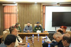 محافظ عدن يؤكد أهمية التكاتف والعمل الجماعي لأجل عدن