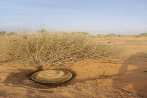 جروح بالوجه واليد.. أضرار مواطن من انفجار لغم حوثي بالحديدة