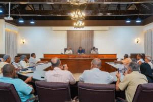 وكيل أول محافظة عدن يعقد اجتماعًا لمناقشة الأوضاع الخدمية في مديرية صيرة