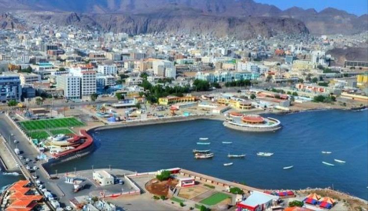 5 مخاطر محتملة تهدد 3748 موظفًا حكوميًا بعدن بسبب نشر بياناتهم على فيسبوك