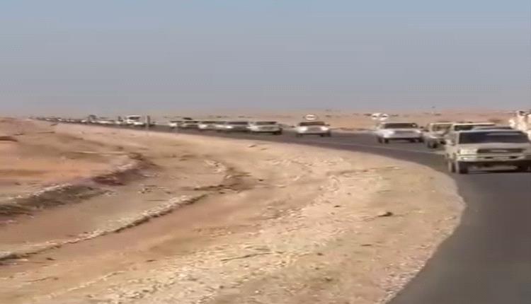 شاهد بالفيديو.. القوات المشاركة في عملية إستلام المعسكرات بحضرموت