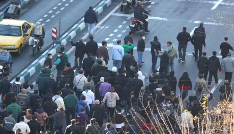 مقتل أحد عناصر الحرس الثوري خلال مظاهرات في غرب إيران 