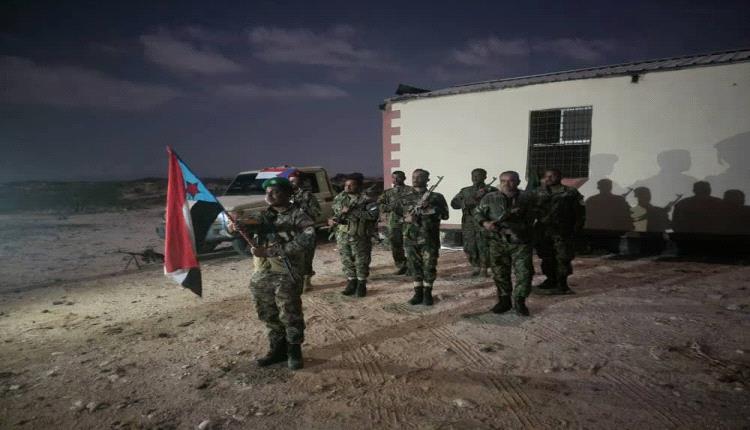 الحزام الأمني يؤمن الخط الساحلي الدولي في أبين ويكشف حقيقة كمائن القاعدة