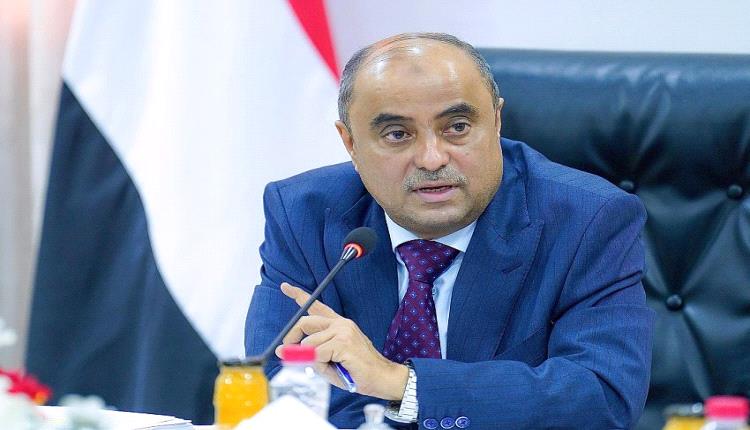 رئيس الحكومة يصدر توجيهات صارمة بحضرموت.. ضبط الأمن ومحاسبة المتورطين في أعمال النهب