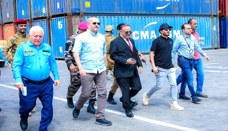 الرئاسي يعفي وزيري النقل والتخطيط والتعاون الدولي واحالتهما للتحقيق