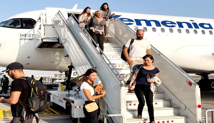 نقل 179 سائح من سقطرى إلى جدة ضمن ترتيبات عاجلة 