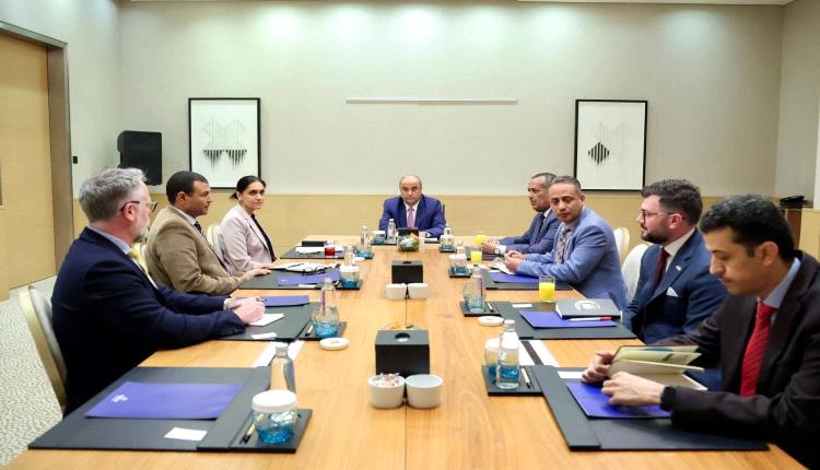 بن بريك يؤكد ان حكومته لن تحيد عن مسؤولياتها في إنفاذ القرارات السيادية 