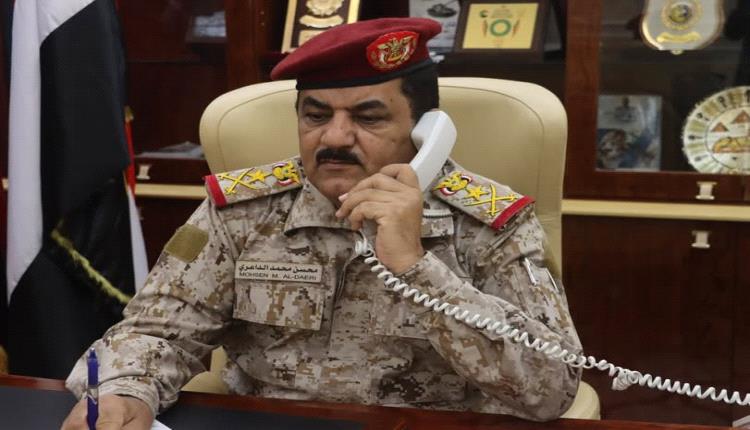 رئيس مجلس القيادة يعفي وزير الدفاع الداعري ويحيله للتقاعد