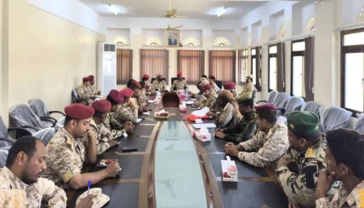 اجتماع عسكري هام بالمكلا يكشف علاقة قوات المنطقة الثانية ودرع الوطن