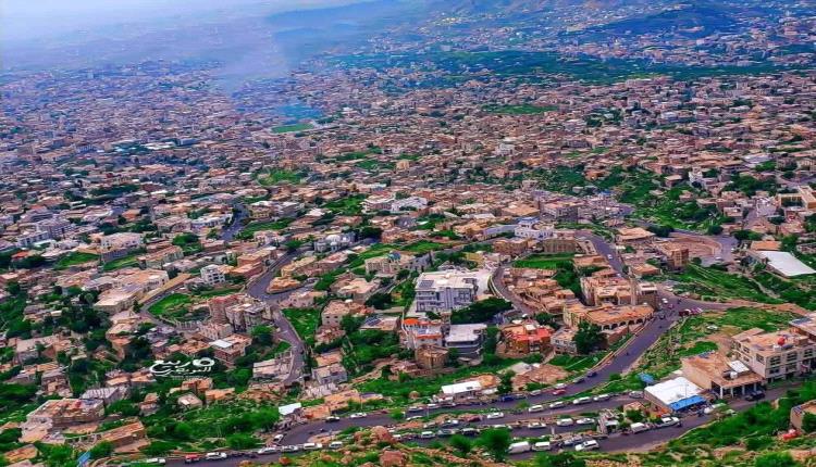 مداهمات في تعز تطال منزل ناشطة واعتقال نجلها بـ3 اطقم عسكرية