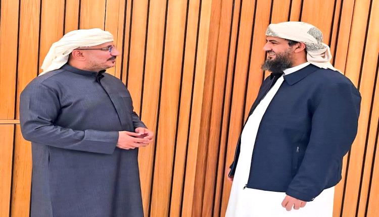 خرج نائب رئيس مجلس القيادة الرئاسي الفريق أول ركن طارق صالح في تصريح جديد مساء الجمعة، عبر فيه عن تقديره العالي لاهتمام القيادة في المملكة العربية السعودية بإيجاد حل دائم للقضية الجنوبية، يعتمد على الشراكة ونبذ سياسة الإقصاء #اليمن 