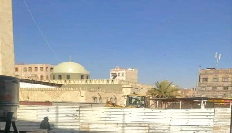 تواجه المعالم الإسلامية في صنعاء حملة تجريف ممنهجة تقودها قيادات نافذة في مليشيا الحوثي المدعومة من النظام الإيراني. #اليمن 