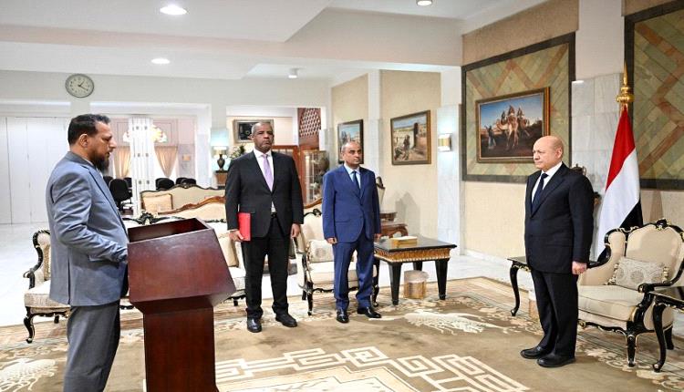 ماذا قال رشاد العليمي لمحافظ عدن الجديد في أول لقاء بينهما؟