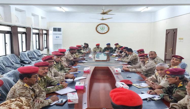 اجتماع عسكري مشترك هام بين قيادة المنطقة العسكرية الثانية وقوات درع الوطن بالمكلا 