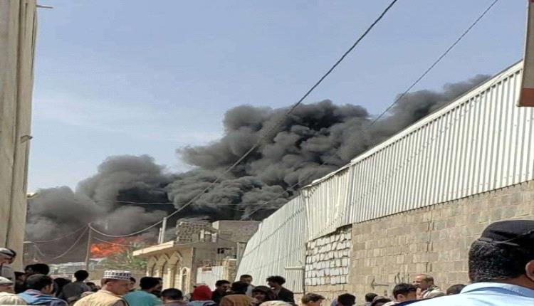 حريق مفاجئ يلتهم مصنع في صنعاء.. إصابة عمال وخسائر مادية كبير