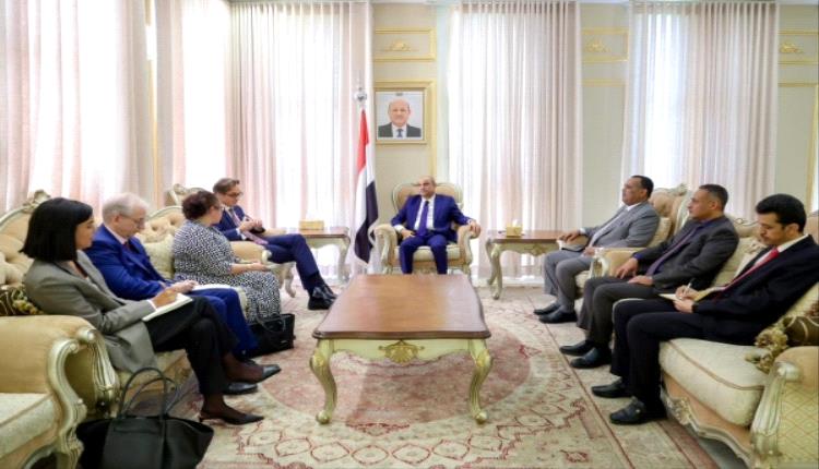 رئيس الوزراء يطالب بدعم دولي لتعزيز الاستقرار الاقتصادي وتثبيت العملة