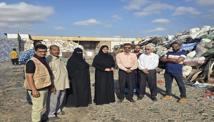 إتلاف 2700 كرتون مشروبات غازية تالفة لمخالفتها معايير الجودة في عدن 