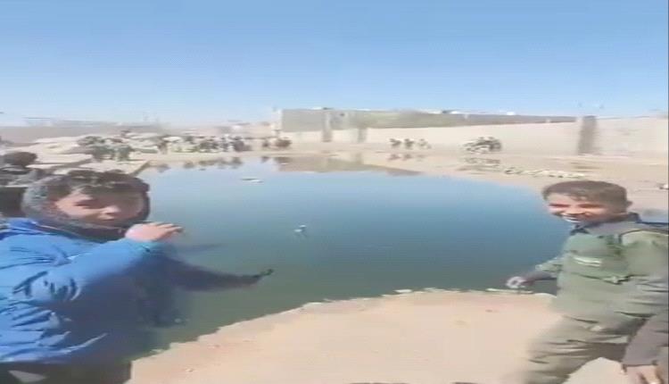 رداع تغرق في المجاري.. كارثة بيئية تحاصر الطلاب والحوثي يكتفي بالجبايات