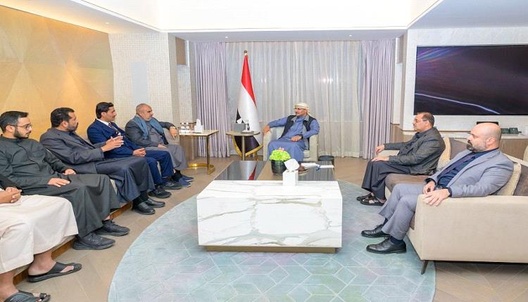 طارق صالح يبحث مستجدات ملف الأسرى ويؤكد دعم القيادة لتنفيذ اتفاق الكل مقابل الكل 