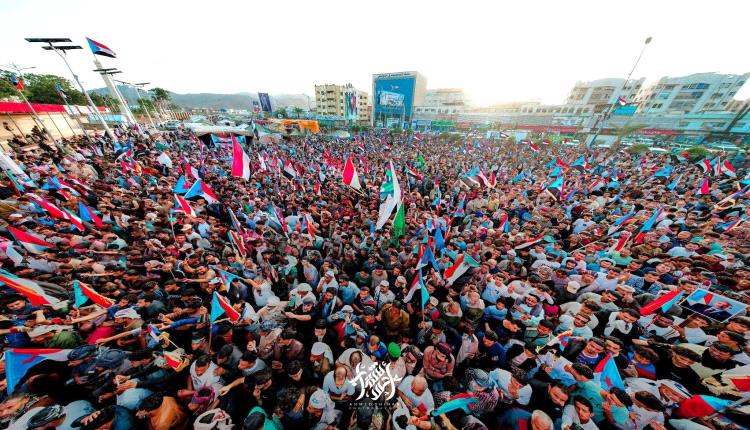 لامتصاص الغضب ومنع مليونية الجمعة في عدن.. بيان جنوبي ينفي احتجاز وفد الانتقالي ويشيد بالسعودية 