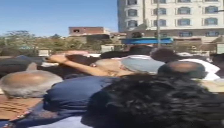 احتجاجات غاضبة في صنعاء عقب اعتداءات الحوثي على جامع المشهد الأثري
