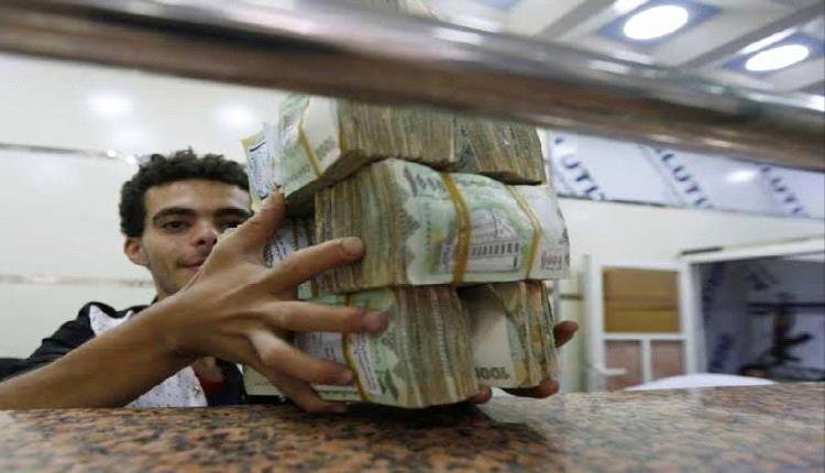 الداعري يرصد تزاحم كبير للمواطنين على بيع العملات: البنك غيّر قواعد اللعبة ومافيا الصرف تتراجع 