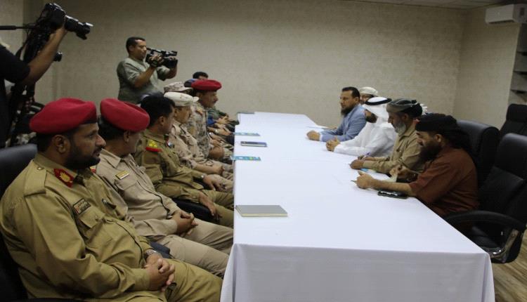 اجتماع مشترك يحدد ثلاث مراحل لإعادة تموضع المعسكرات خارج عدن 