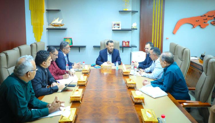 محافظ عدن يؤكد: ماضون في تنفيذ إصلاحات مالية وإدارية شاملة