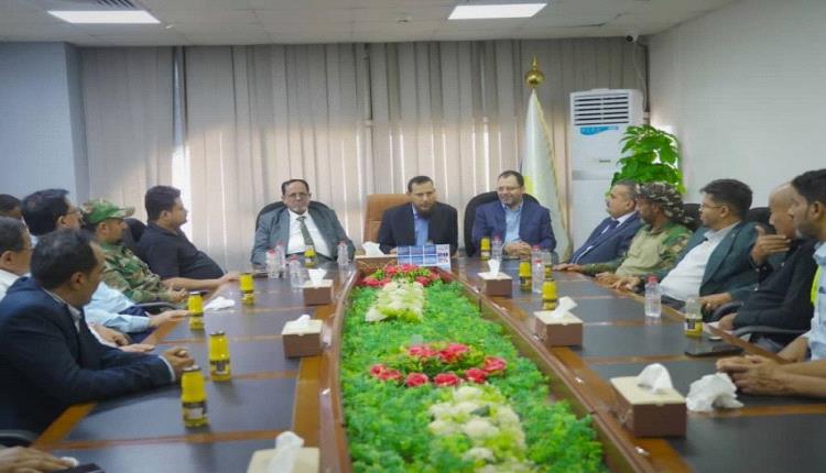 وزير الدولة محافظ عدن يطلع على سير العمل بمطار عدن الدولي 