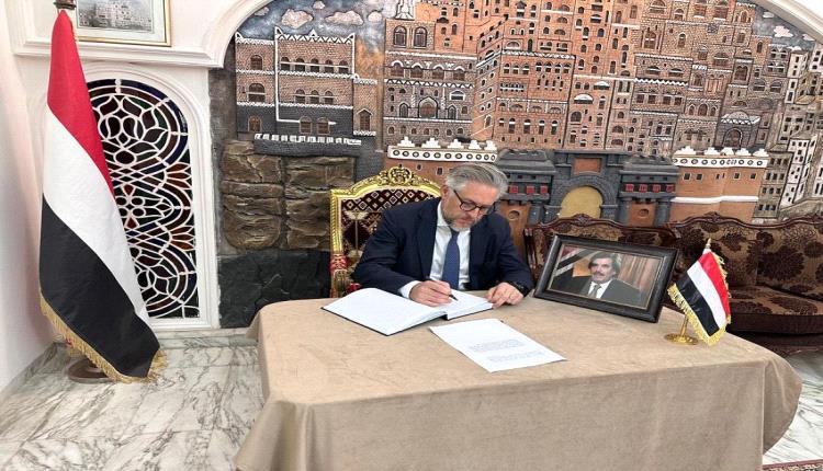 فتح استقبال العزاء في وفاة الرئيس البيض في دول عربية